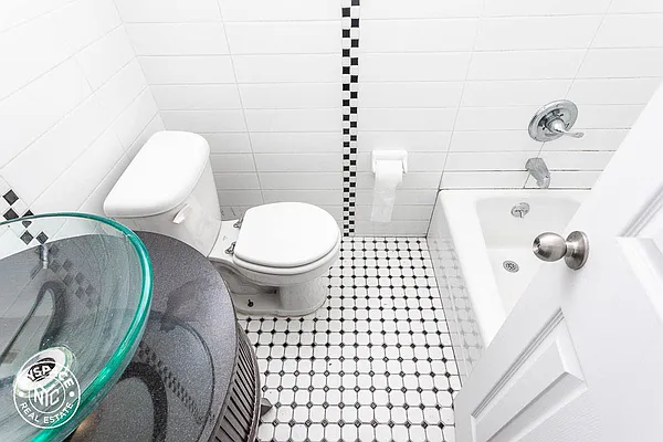 Rented by MySpaceNYC | media 42