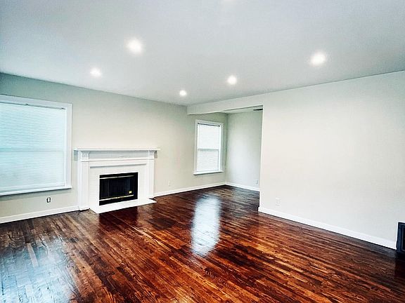 4th image of 14156 Friar St
