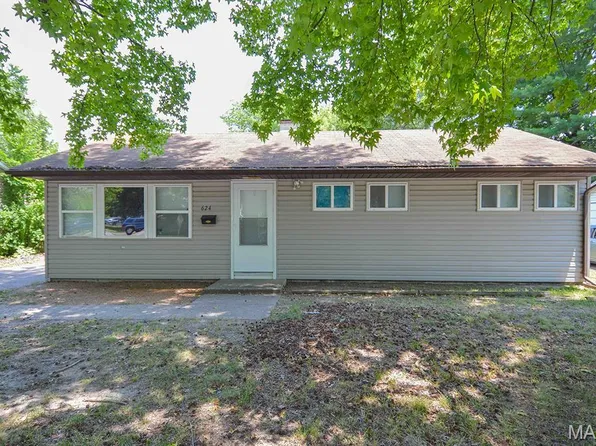 624 Royal Heights Rd, Belleville, IL 62226
