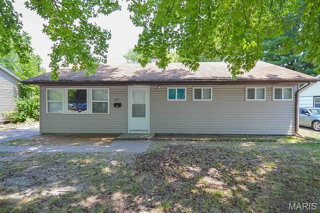 624 Royal Heights Rd photo 1