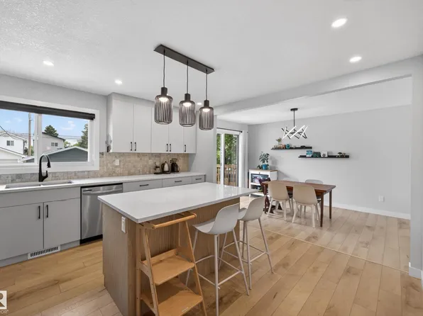 9915 154th St NW, Edmonton, AB T5P 2G8