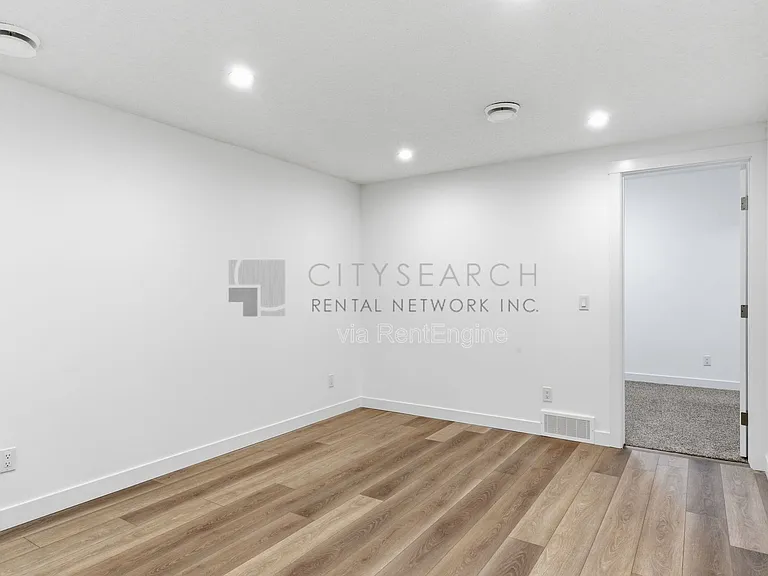 181 Setonstone Grn SE #B — Photo 11