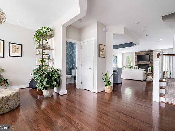 4th image of 8108 Neidert Dr
