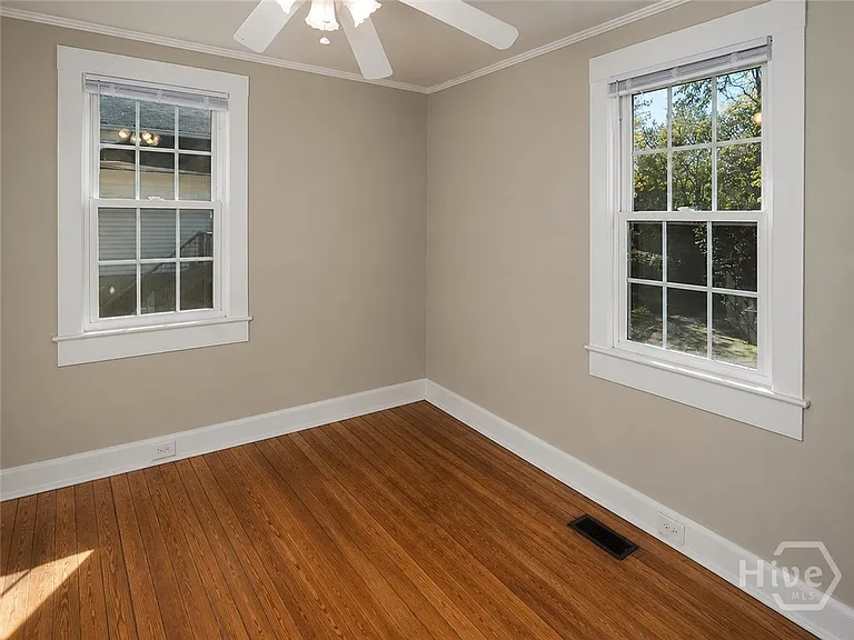312 N Jefferson St NE — Photo 16