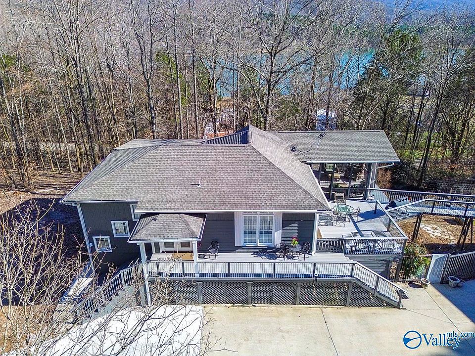 1st image of 305 Boulder Trl