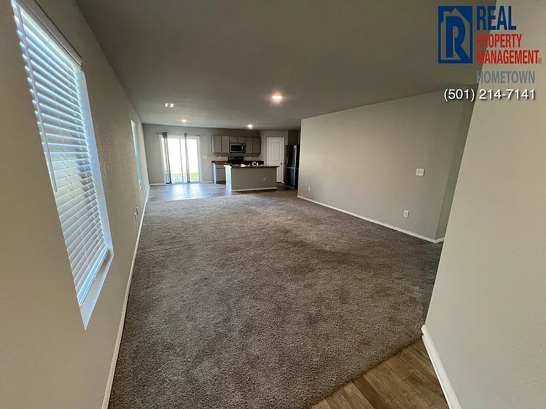 2248 Bentwood Dr — Photo 2