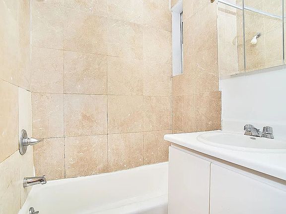 5th image of 220 Sullivan St #B2