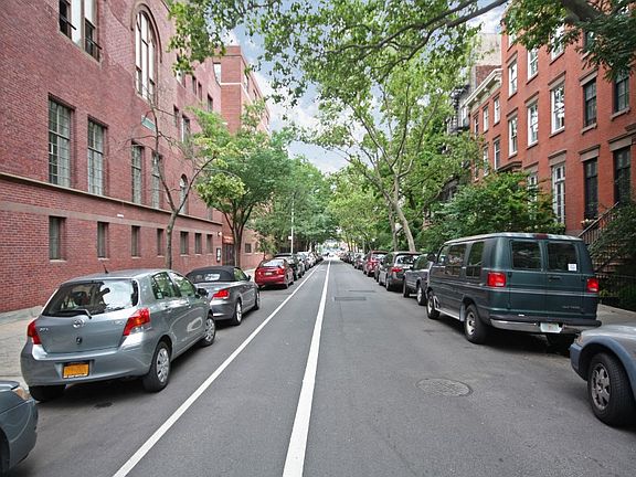 3rd image of 425 W 21st St APT 3