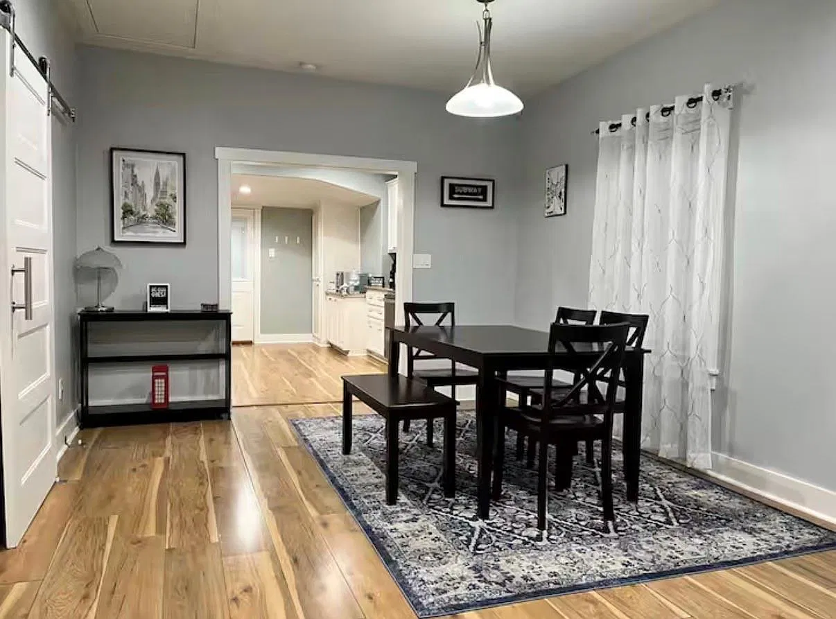 2 bed, 1.0 bath, 896 sqft, $2,400 — Photo 4