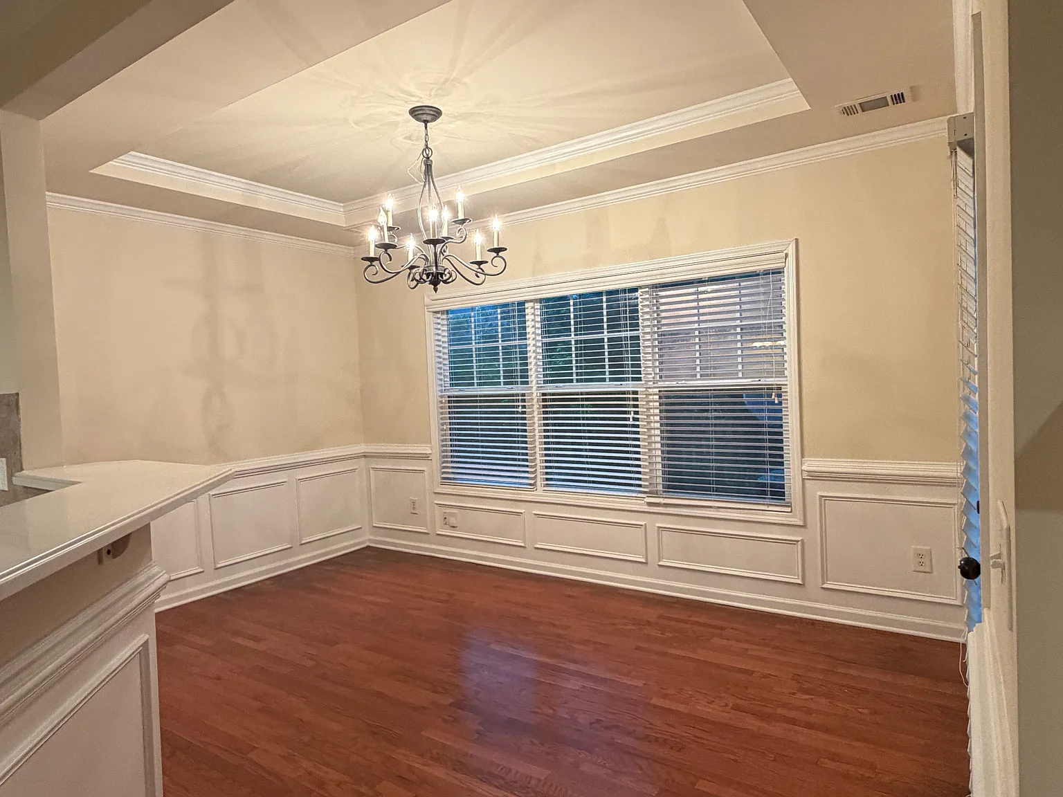 3 bed, 2.5 bath, 2024 sqft, $2,575 — Photo 4