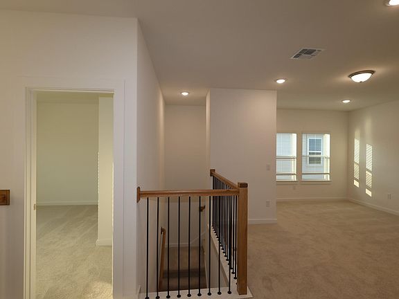 5th image of 820 Purmela St