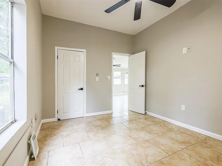 704 W Willis St — Photo 10