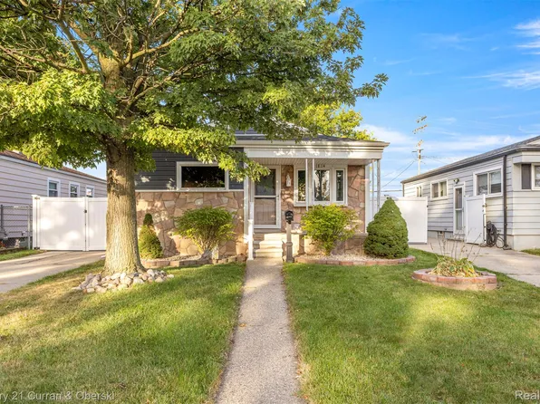 18114 Ray St, Riverview, MI 48193