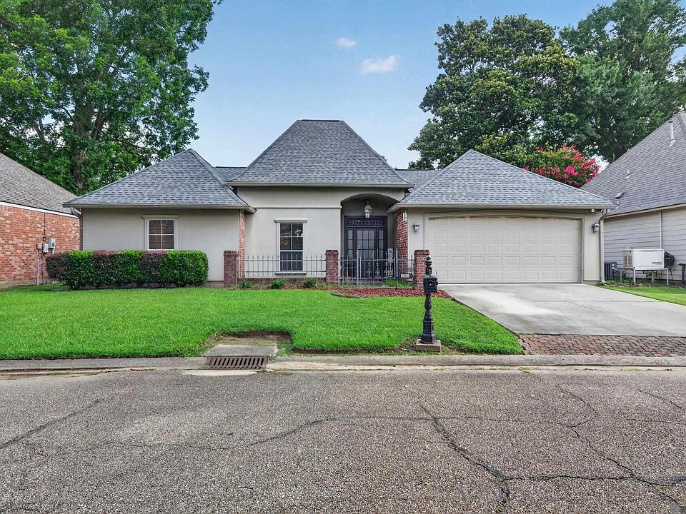 1st image of 121 La Maison Belle Dr
