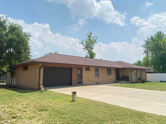 3rd image of 2614 Paseo Dr