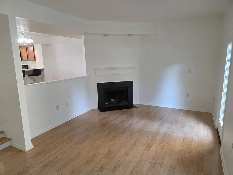 131 Freedom Ct — Photo 11