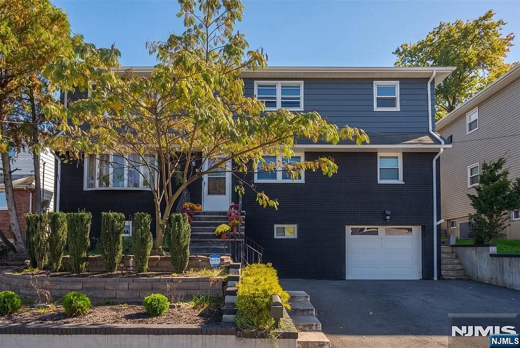 8 Sibel Ct — Photo 1