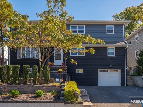 8 Sibel Ct, Woodland Park, NJ 07424