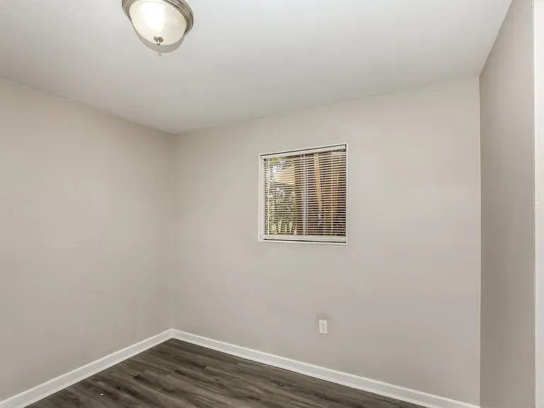 686839_027_bedroom_13138995.jpg