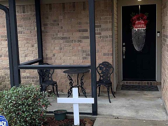 2nd image of 6085 Windsong St