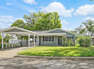 208 D St, Whitesboro, TX 76273