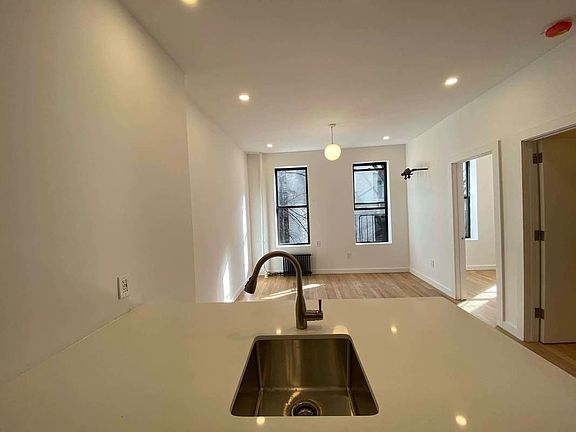 4th image of 188 Avenue Of The Americas APT 3R
