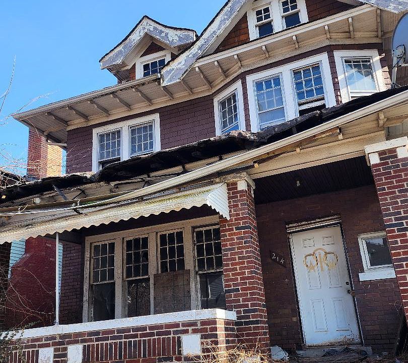 1st image of 214 Tennyson St
