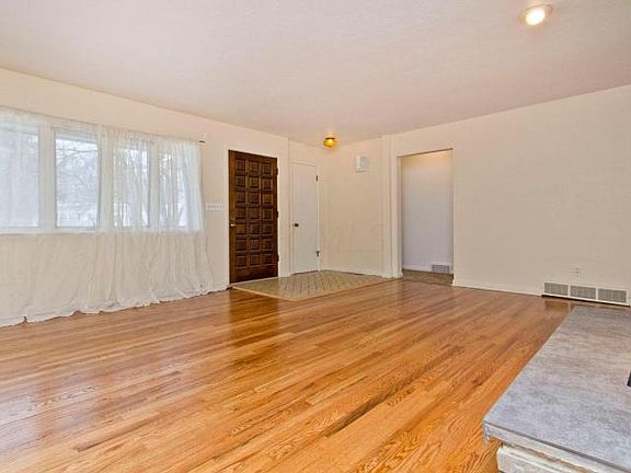 5th image of 4916 Malden Way
