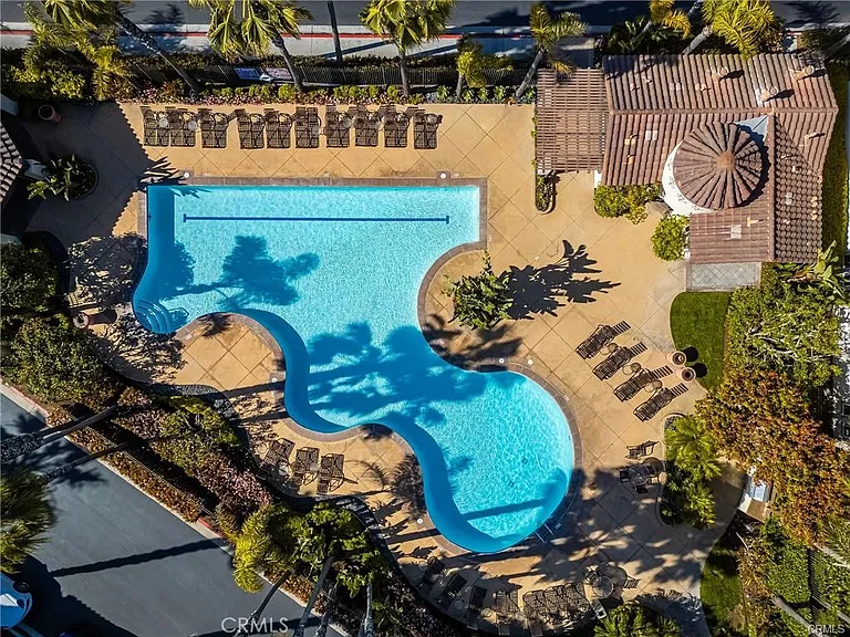 21261 Baeza Cir — Photo 44