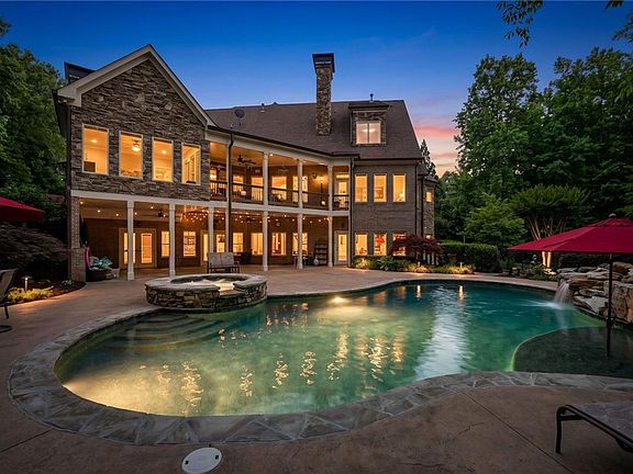 5th image of 300 Edwards Brook Ln