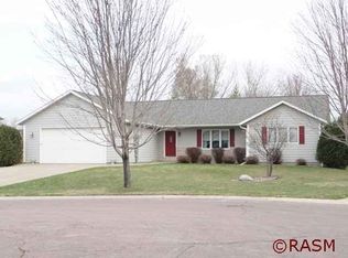 14 Cardinal Ct, North Mankato, MN 56003