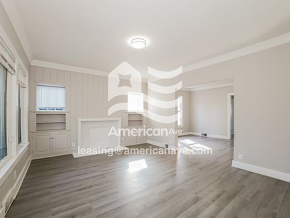 1391966_003_living_room_13661043.jpg