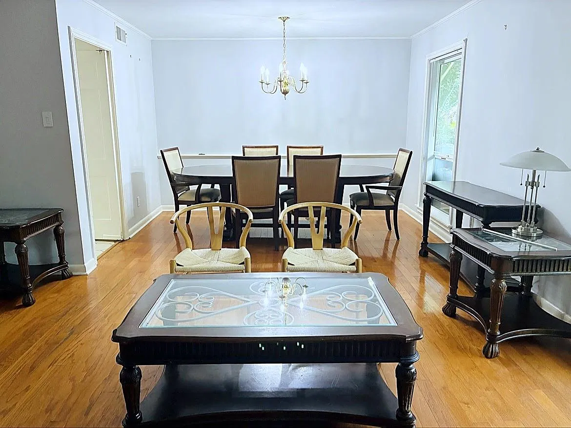 3 bed, 2.0 bath, 2032 sqft, $2,300 — Photo 2