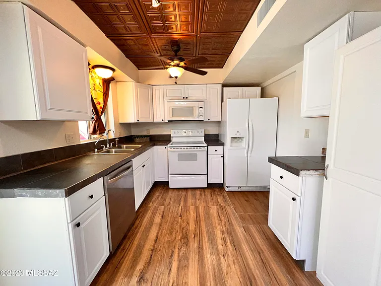15925 N Capstan Ave — Photo 7