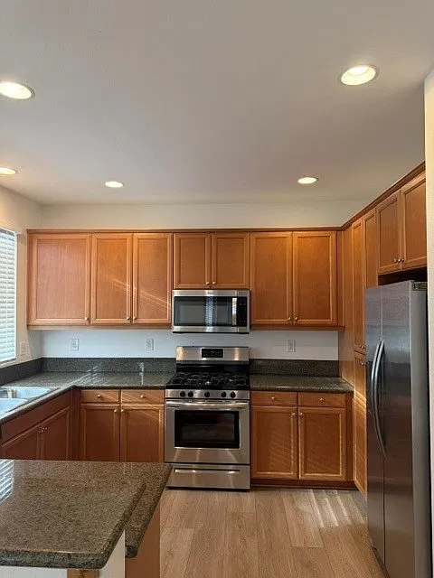 3 bed, 2.5 bath, 1657 sqft, $3,750 — Photo 2