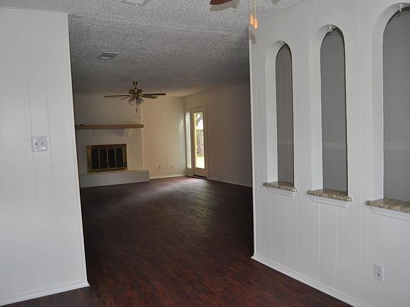 3rd image of 3406 Huisache St