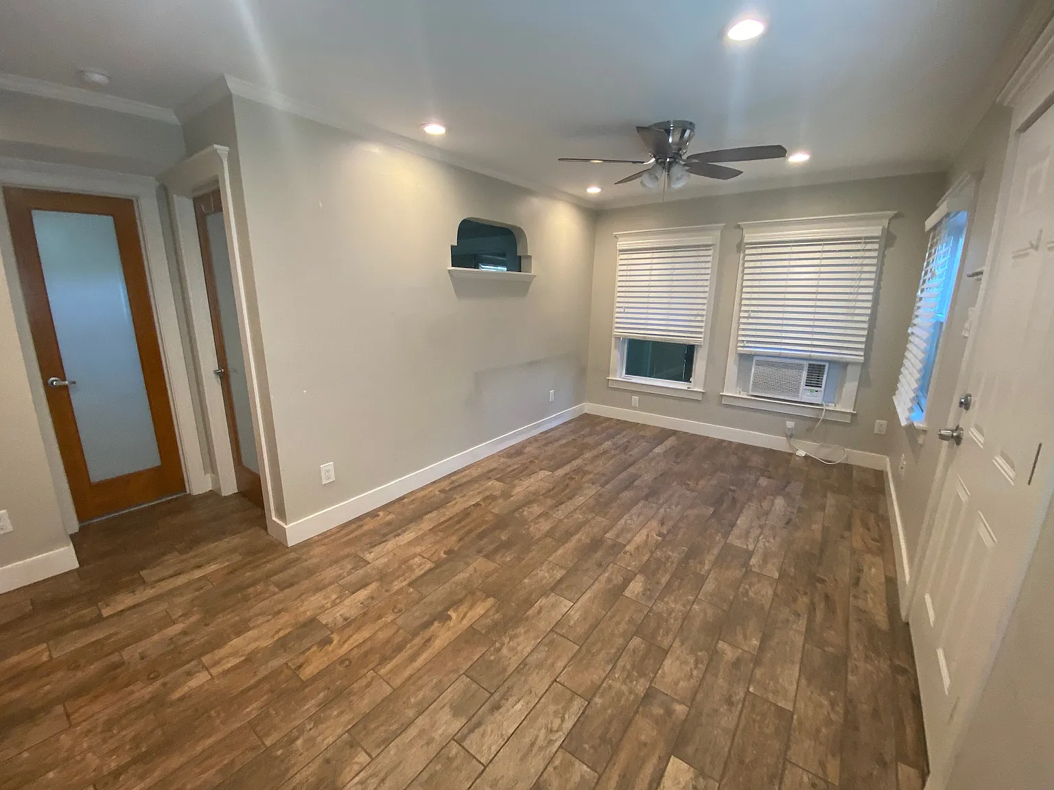 1230 Cortlandt St — Photo 2