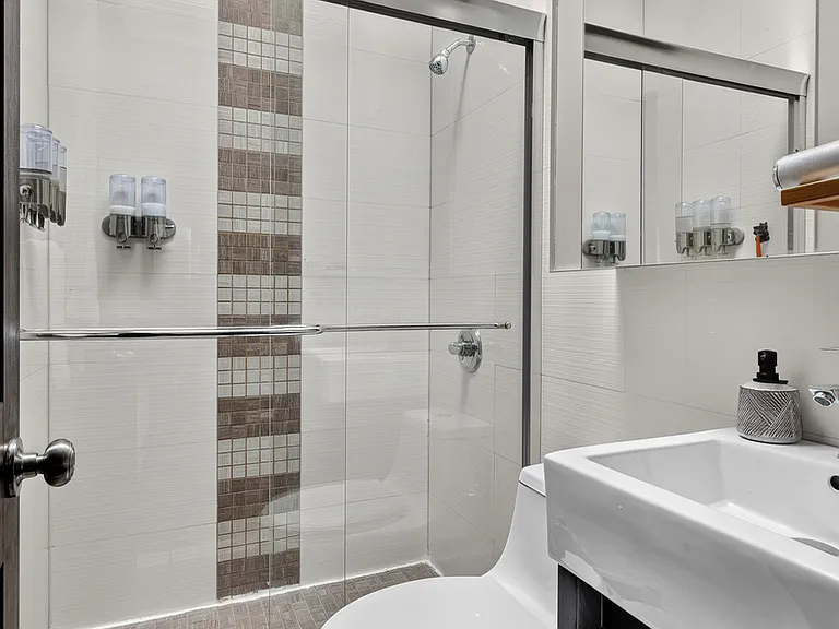 380 Herkimer St #2 — Photo 9