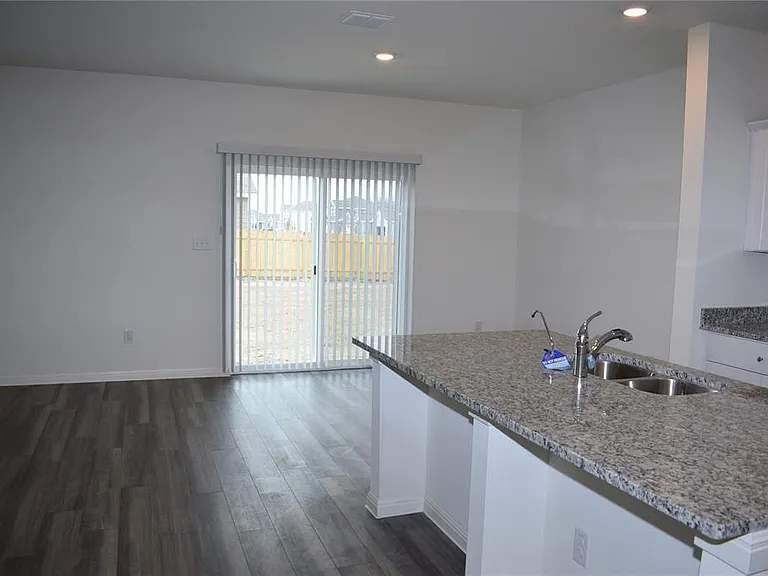 431 Robins Nest Ln — Photo 8