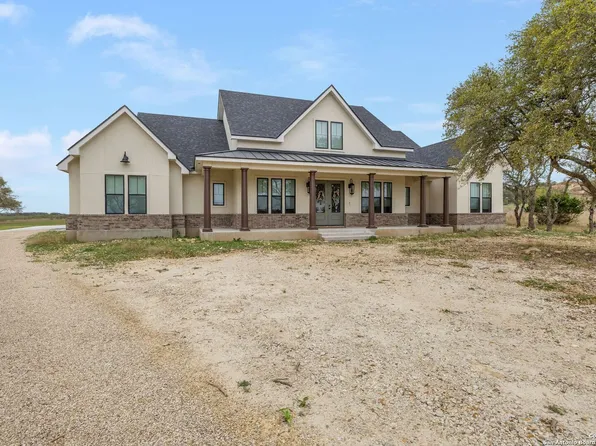 1062 Lariat, Bandera, TX 78003