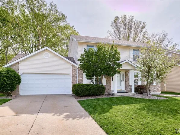 1286 Robertridge Dr, Saint Charles, MO 63304