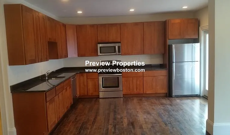 Commonwealth Ter — Photo 1