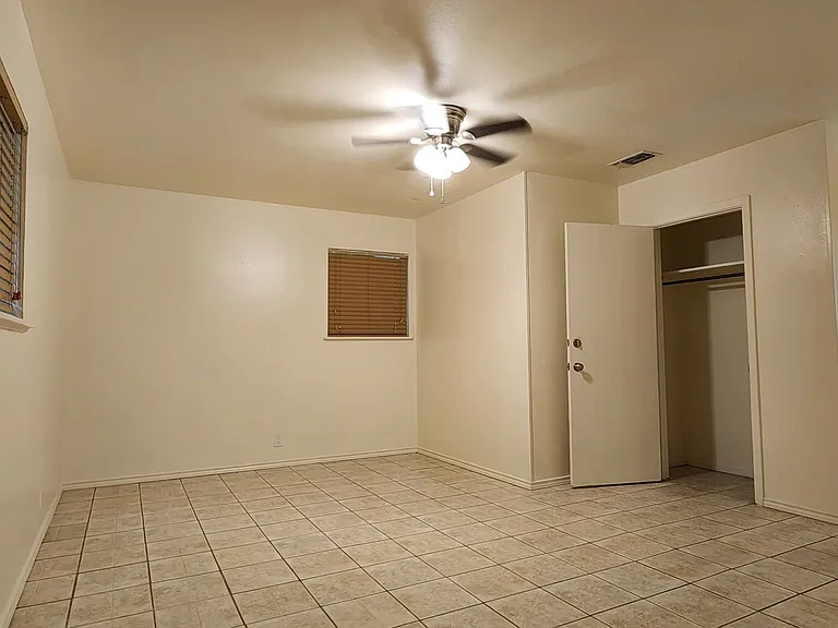 2601 Greenwood St — Photo 24