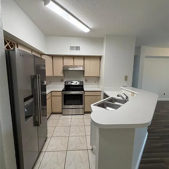 822 Camargo Way #204 — Photo 3