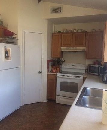 2nd image of 905 Fairfax Dr