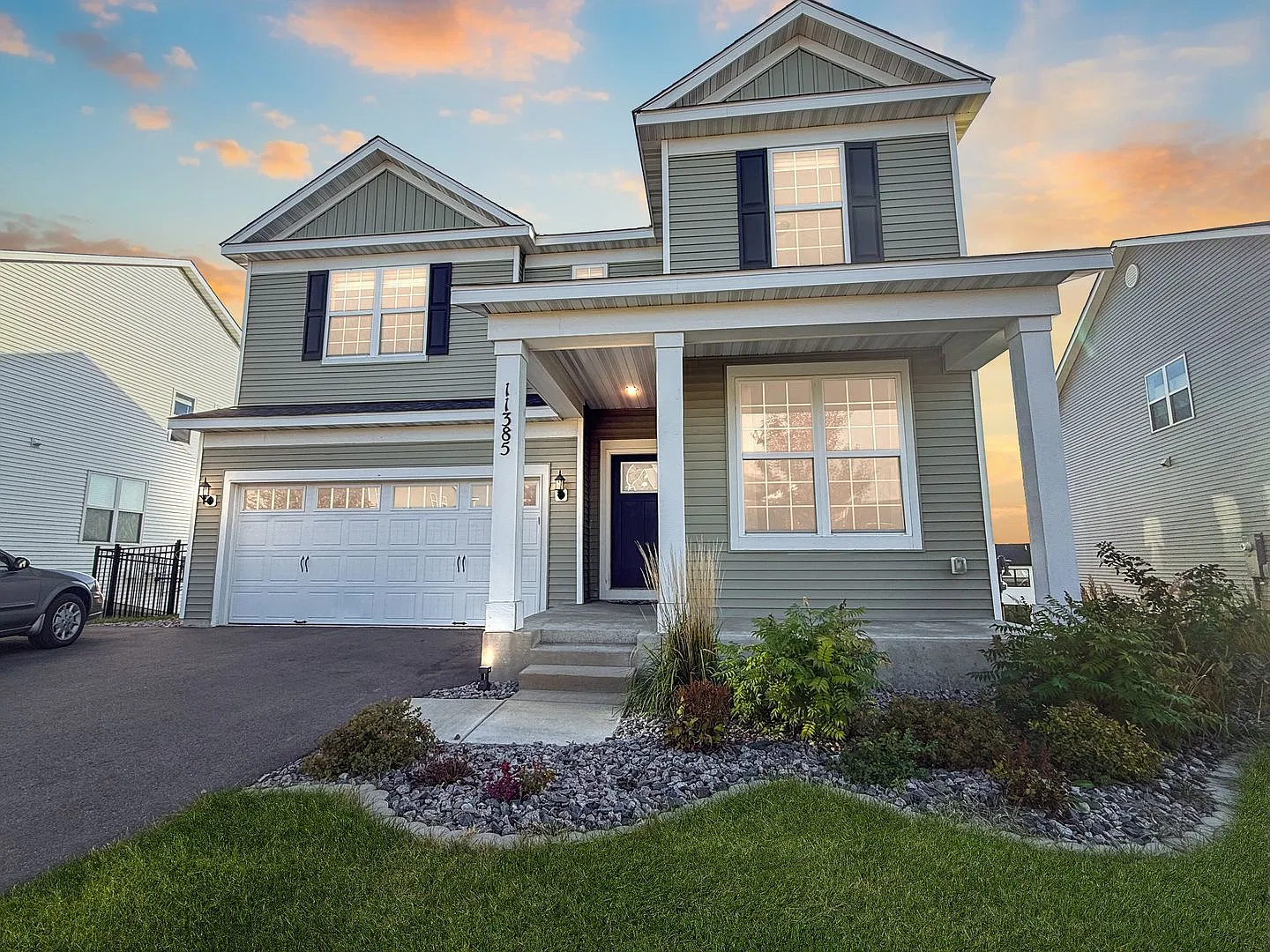 4 bed, 3.0 bath, 3213 sqft, $3,350 — Photo 1