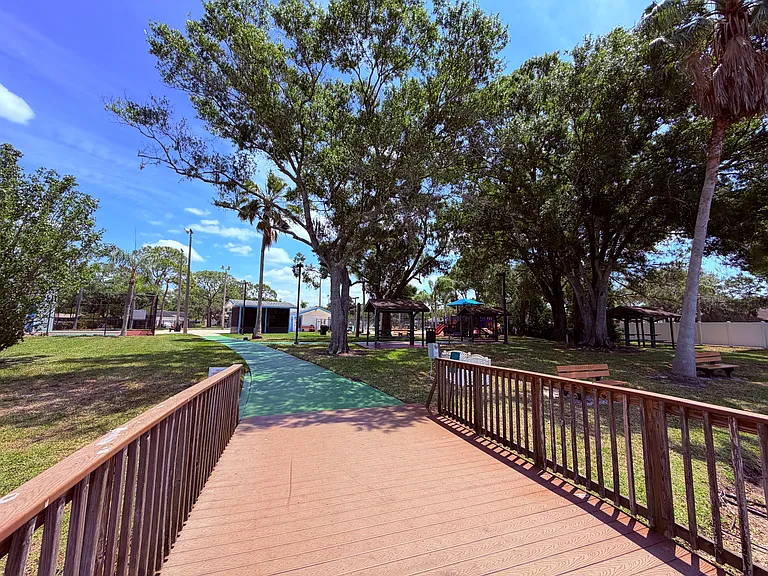 129 Camphor Cir #F — Photo 38