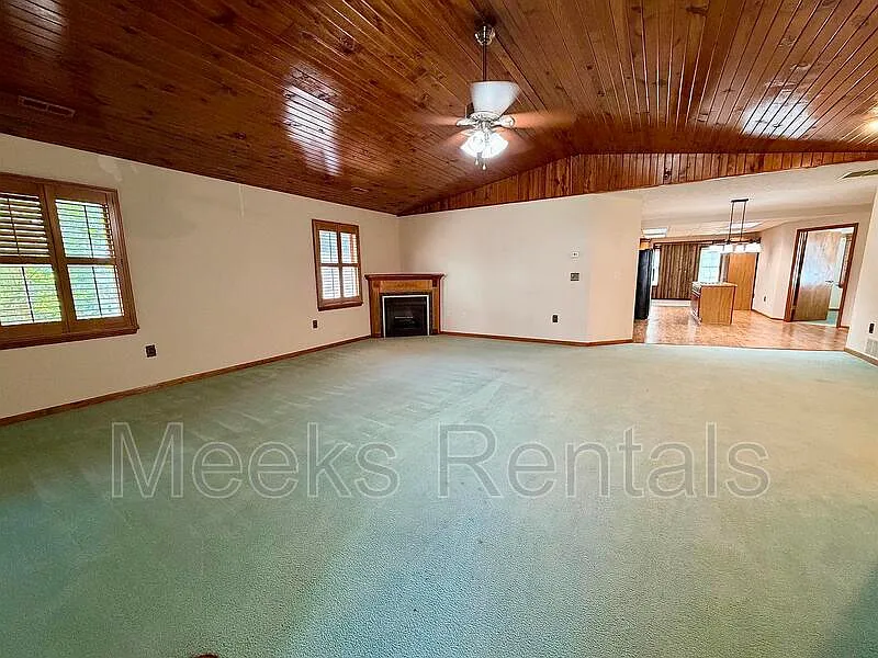 3 bed, 2.0 bath, 2032 sqft, $2,250 — Photo 3