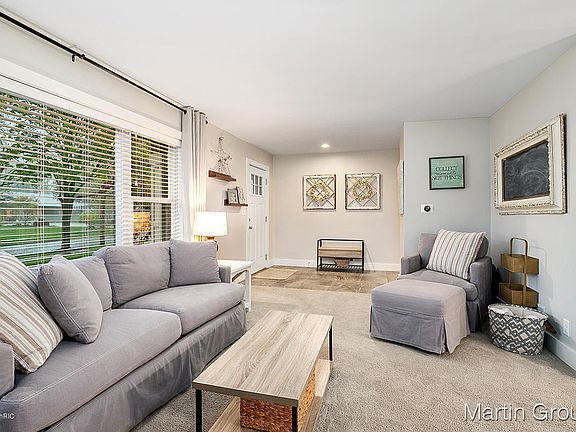 5th image of 3035 Woodcliff Cir SE