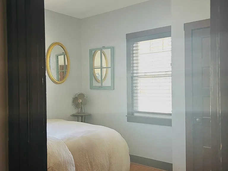 901 Debow St — Photo 2